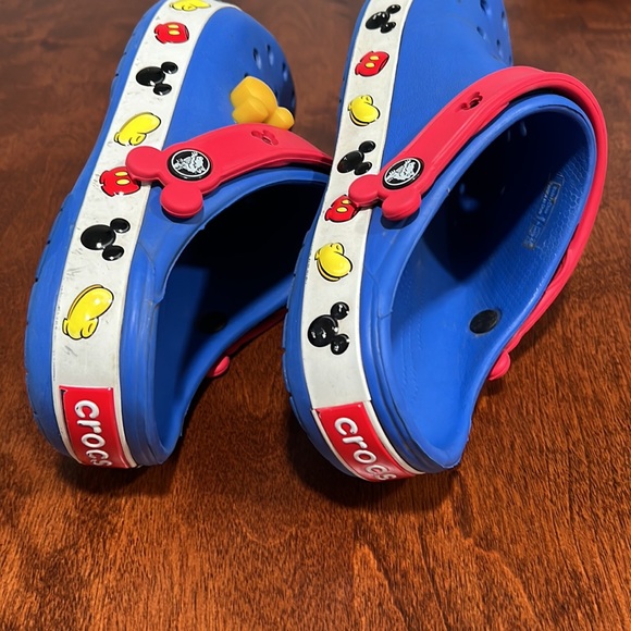 Mickey Mouse Crocs Size 3 - Picture 5 of 6